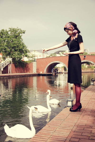 Li Xiaoran shoots pics in Japan