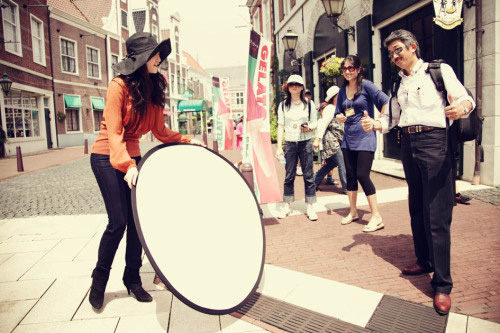 Li Xiaoran shoots pics in Japan