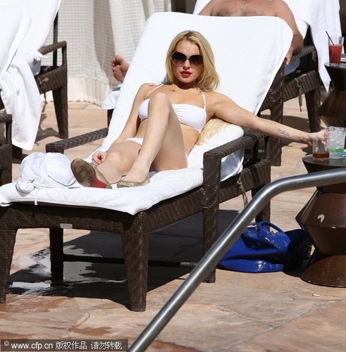 Lindsay Lohan enjoying the beautiful sunshine at the pool