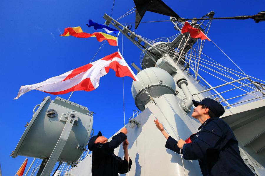 Chinese navy conducts formation exercises