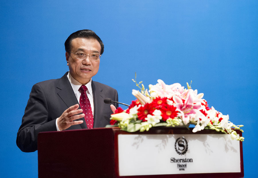 Premier Li Keqiang speaks at a luncheon attended by Vietnamese Prime Minister Nguyen Tan Dung and representatives of the two countries' business communities, in Hanoi, Vietnam, Oct 15, 2013. Highlights: Premier Li Keqiang in Vietnam