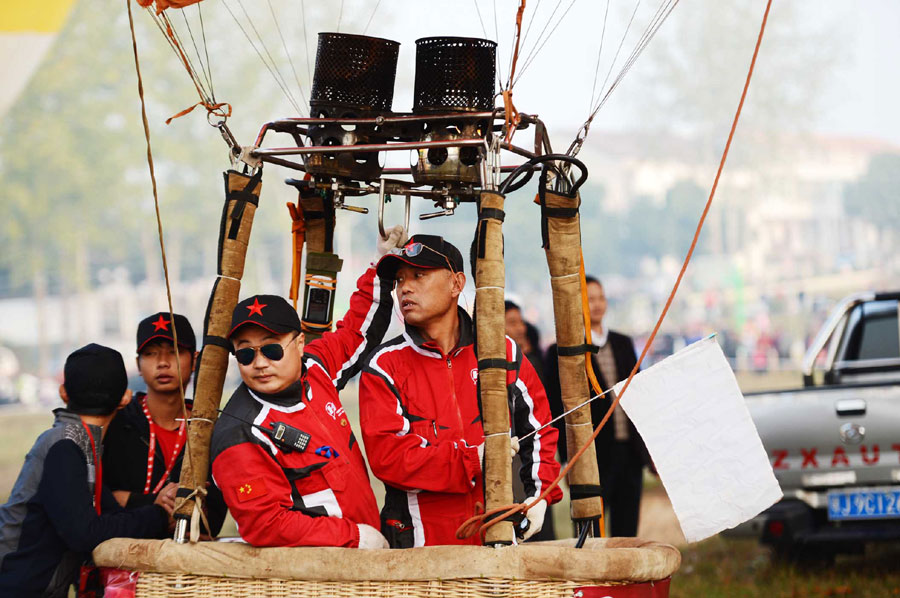 Hot air balloon challenge kicks off in C China