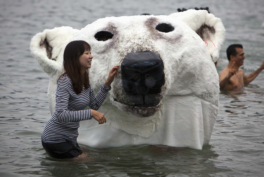 Cold doesn't dissuade 'Polar Bear Swimmers'