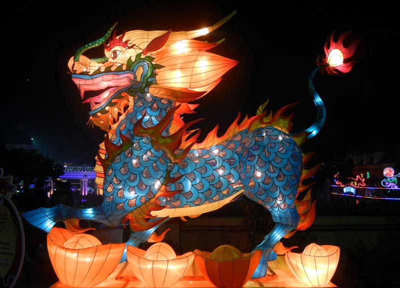 Lantern fair lights up E China park