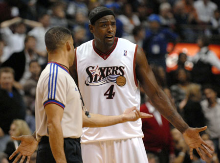 76ers buy out Chris Webber's contract