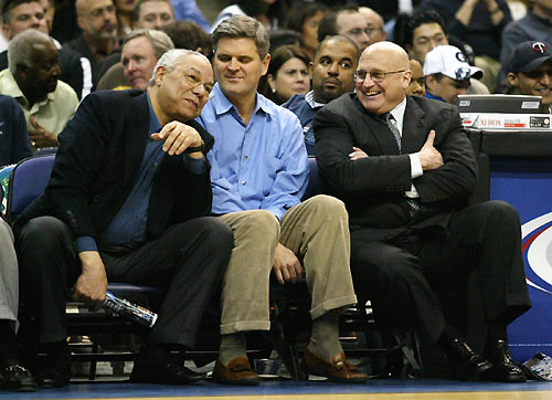 Former United States Secretary of State Colin Powell (L-R) shares a laugh with the founder of AOL Steve Case and former Deputy Secretary of State Richard Armitage while attending the NBA game between the Washington Wizards and the Dallas Mavericks in Washington March 17, 2006. [Reuters]