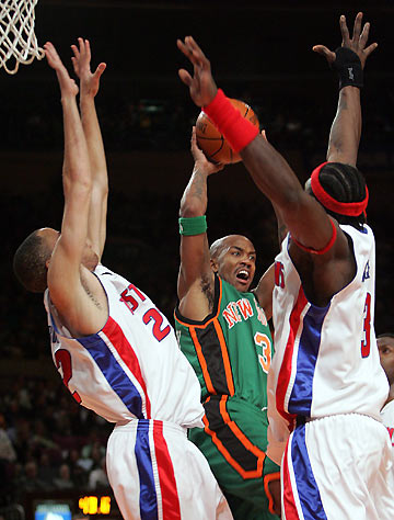 New York Knicks Stephon Marbury (C) tries to make his way through Detroit Pistons defenders Tayshaun Prince (L) and Ben Wallace (R) during their game in New York March 17, 2006. [Reuters]