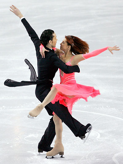 Russia's Jana Khokhlova (R) and Sergei Novitski perform in the dance competition at the World Figure Skating Championships in Calgary March 21, 2006.