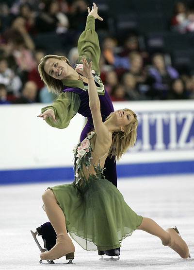 Bulgaria's Albena Denkova (R) and Maxim Staviski perform in the dance competition at the World Figure Skating Championships in Calgary March 21, 2006. 