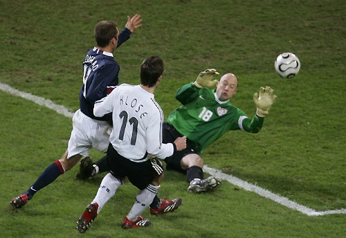 Germany's Miroslav Klose scores a goal past Jimmy Conrad (L)