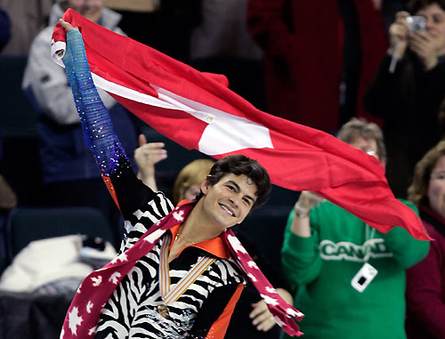 Switzerland's Stephane Lambiel celebrates his gold medal win at the World Figure Skating Championships in Calgary, Canada, March 23, 2006. [Reuters]