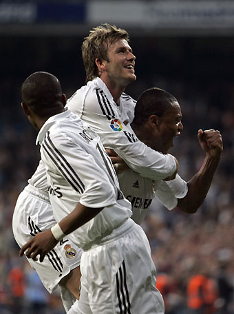 Real Madrid's Brazilian Julio Baptista (R) celebrates with David Beckham (top) after scoring against Deportivo Coruna as Robinho watches during their Spanish first division soccer match at the Santiago Bernabeu stadium in Madrid March 26, 2006. Real Madrid won 4-0. [Reuters]