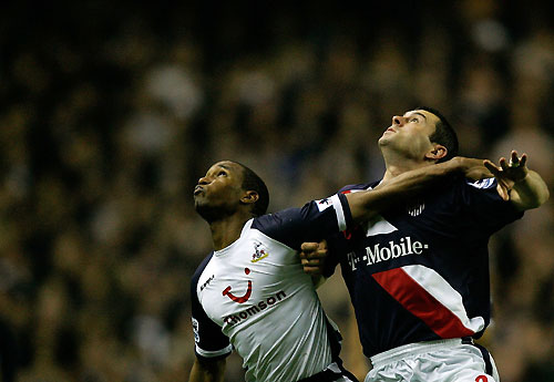 Jermaine Defore (L) challenges Paul Robinson 