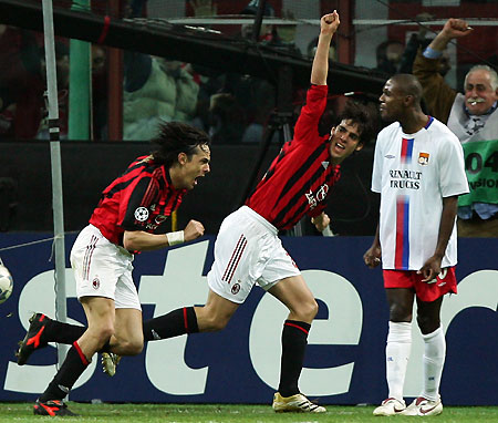 Filippo Inzaghi (L) celebrates his goal with team mate Kaka (C