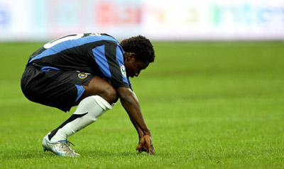 Inter Milan's Obafemi Martins reacts after his team's loss against AC Milan after their Italian Serie A soccer match at the San Siro Stadium in Milan, northern Italy, April 14, 2006. [Reuters]