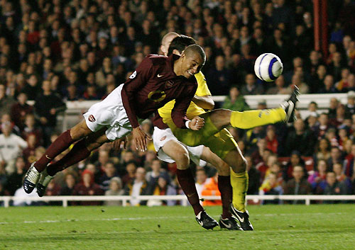 Arsenal's Gilberto (front) heads the ball towards the Villarreal goal during their Champions League first leg semi-final soccer match at Highbury in London April 19, 2006. Defender Kolo Toure's first-half goal 