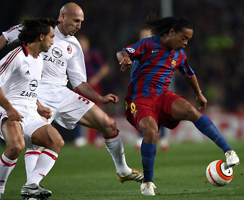 Jaap Stam (C) and Andrea Pirlo (L) fight 