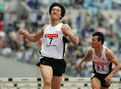 China's Liu Xiang, world record holder and Athens Olympic champion, crosses the finish line to win the men's 110-metre hurdles at the IAAF Japan Grand Prix in Osaka May 6, 2006. Liu clocked 13.05 seconds to win the final. Tasuku Tanonaka of Japan is at right. [Reuters]