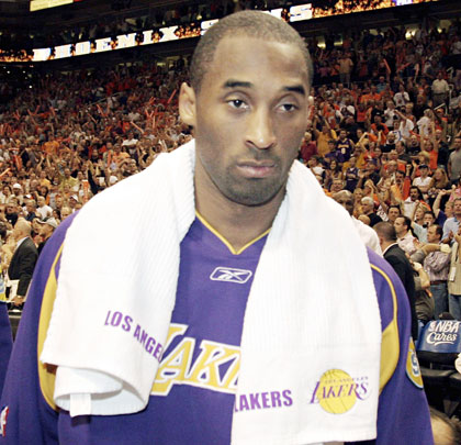 Los Angeles Lakers guard Kobe Bryant leaves the court after the Lakers lost to the Phoenix Suns 121-90 in Game Seven of their NBA Western Conference Playoff series in Phoenix, Arizona May 6, 2006. Bryant scored 24 points. The Phoenix Suns will play the Los Angeles Clippers in round two starting May 8 in Phoenix.