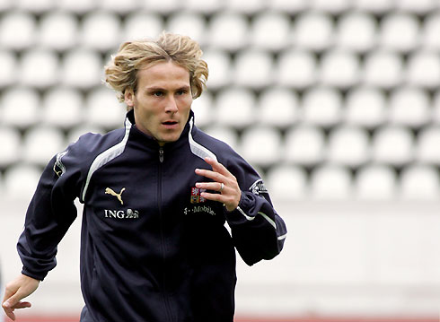 player Pavel Nedved runs 