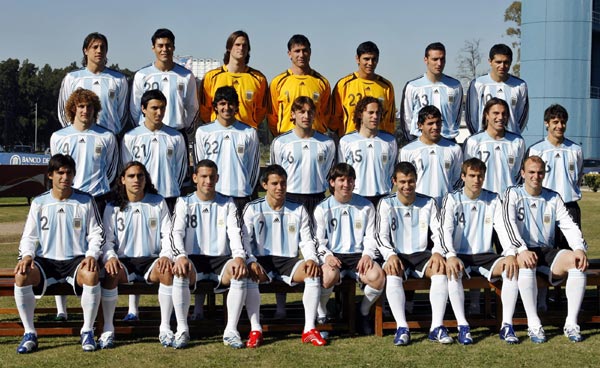 The Argentine national soccer team pose before the first practice session of the squad in preparation for World Cup 2006 at the Argentine Football Association training camp in Buenos Aires May 22, 2006. Argentina will play in Group C against Ivory Coast, Serbia and Montenegro and the Netherlands. [Reuters]