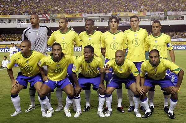Brazil's (front row, L-R) Ronaldo, Ronaldinho, Ze Roberto, Roberto Carlos, Emerson, (back row, L-R) Dida, Adriano, Juan, Kaka, Lucio and Cafu pose for a team photo at the Mangueirao stadium in the northern Brazilian city of Belem, October 12, 2005. [Reuters]