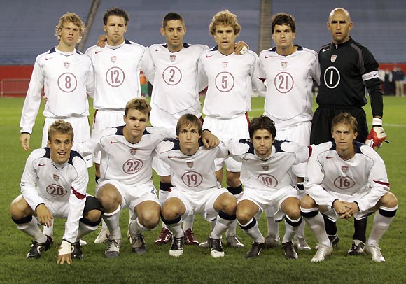 The United States team members (top row L-R) Jonathan Spector, Danny Califf, Clint Dempsey, Chris Albright, Santino Quaranta, Tim Howard (bottom row L-R) Taylor Twellman, Chad Marshall, Justin Mapp, Kyle Martino, and Brian Carroll pose for a team photo before the start of a World Cup qualifying soccer match against Panama in Foxboro, Massachusetts October 12, 2005. [Reuters]