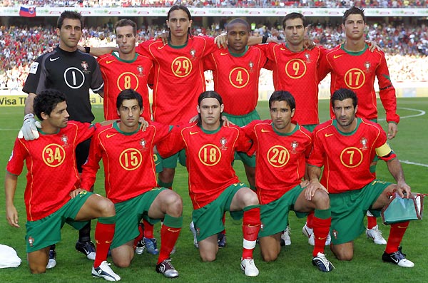 Portugal's national soccer team (front row L-R) Alex, Caneira, Maniche, Deco, Luis Figo and (back row L-R) Ricardo, Petit, Fernando Meira, Jorge Andrade, Pauleta and Cristiano Ronaldo pose before their World Cup 2006 Group Three qualification match against Slovakia at Luz stadium in Lisbon June 4, 2005. [Reuters]