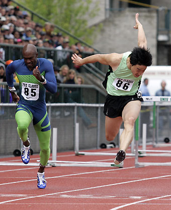 Liu Xiang (R) wins the men's 110 meters hurdles, ahead of Allen Johnson of the U.S., at the Prefontaine Classic in Eugene, Oregon, May 28, 2006. Liu Xiang won the event in 13.21 seconds. At right is Ladji Doucoure of France