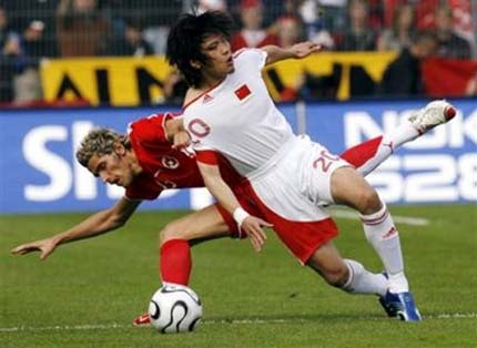 Switzerland's Valon Behrami, left, and China's Li Jinyu, right, fight for the ball during a test match between the national soccer teams of Switzerland and China, in Zurich, Switzerland, Saturday, June 3, 2006, ahead of the World Cup in Gemany. Switzerland will play in group G with France, Togo and South Korea. China is not qualified for the World Cup. (AP 