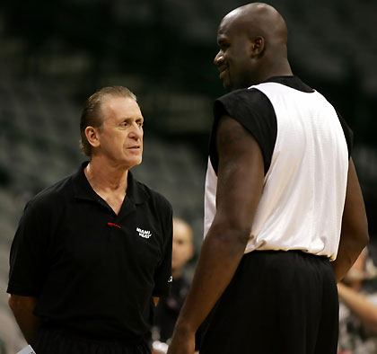 Pat Riley talks with Shaquille O'Neal Pat Riley talks with Shaquille O'Neal