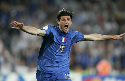 Italy's Vincenzo Iaquinta celebrates after scoring his team's second goal against Ghana during their Group E World Cup 2006 soccer match in Hanover June 12, 2006. [Reuters]