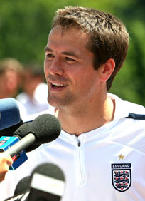England's Michael Owen talks to the media after training at their World Cup 2006 soccer training camp near Baden-Baden, June 18, 2006.