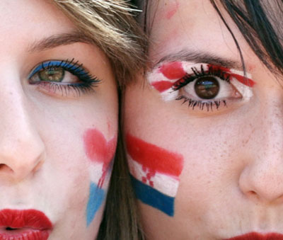 Two Croatia fans wait in the stands before Croatia's Group F World Cup 2006 soccer match against Japan in Nuremberg June 18, 2006. [Reuters]