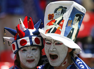 Japan fans wait in the stands before Japan's Group F World Cup 2006 soccer match against Croatia in Nuremberg June 18, 2006. [Reuters]