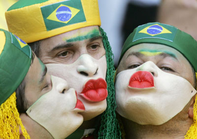 Brazil fans wear masks before the Group F World Cup 2006 soccer match between Brazil and Australia in Munich June 18, 2006. Brazil won the match 2-0.[Reuters] 