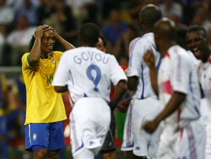 Brazil's Ronaldinho (L) reacts during their World Cup 2006 quarter-final soccer match against France in Frankfurt July 1, 2006. 