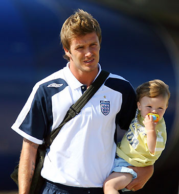 England's former captain David Beckham (L) arrives from Germany with wife Victoria (R) and sons Cruz (2nd L), Romeo (C) and Brooklyn at Stansted airport near London on July 2, 2006. [Reuters]