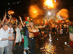 Italian fans celebrate Italy's victory in the World Cup 2006 semi-final match against Germany in downtown Rome July 4, 2006. 