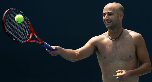 Andre Agassi warms up at the Countrywide Classic tennis tournament in Los Angeles July 26, 2006. [Reuters]