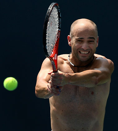 Andre Agassi warms up at the Countrywide Classic tennis tournament in Los Angeles July 26, 2006. [Reuters]