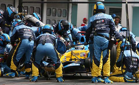 Renault mechanics work on the Renault of Fernando Alonso of Spain during a pit stop of the German Grand Prix in Hockenheim, July 30, 2006. Michael Schumacher won the race ahead of team mate Felipe Massa and Kimi Raikkonen. 