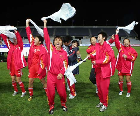 China's players celebrate their win over Australia after their Women's Asian Cup final soccer match in Adelaide July 30, 2006. 
