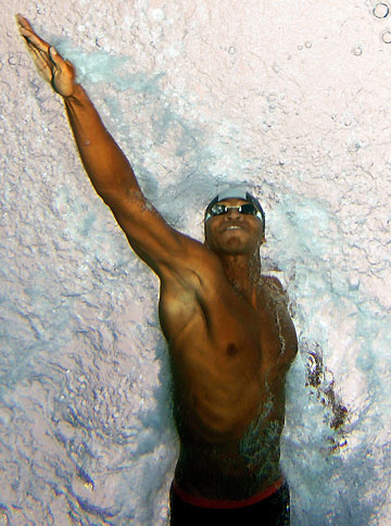 Michael Phelps of the U.S. swims to a win in the men's 200m freestyle final during the USA Swimming National Championships in Irvine, California, August 2, 2006. 