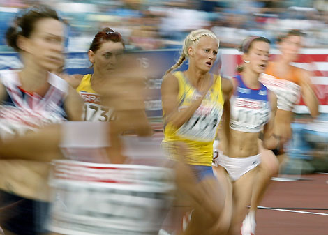 Sweden's Carolina Kluft (3rd R) competes in a 200 m heat during the women's heptathlon at the European athletics championships in Gothenburg, August 7, 2006.