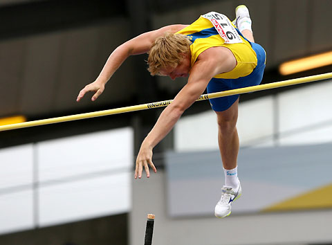 Sweden's Gustaf Hultgren competes in the men's pole vault at the European athletics championships in Gothenburg (Goteborg) August 10, 2006. [Reuters] 