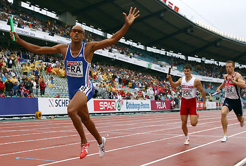 France's Marc Raquil (L) crosses the finish line ahead of Britain's Tim Benjamin (R) and Poland's Rafal Wieruszewski (C) in the men's 4X400 relay at the European athletics championships in Gothenburg (Goteborg), August 13, 2006. France won the gold medal, Britain won the silver and Poland took the bronze.