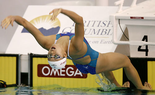 Hanae Ito of Japan starts her 100m backstroke heat during the Pan Pacific 2006 swimming championships in Victoria, British Columbia, August 17, 2006. 