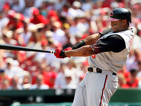 Cincinnati Reds' Ken Griffey Jr. hits a solo home run in the seventh inning against the St. Louis Cardinals during their National League baseball game in St. Louis, Missouri August 17, 2006.