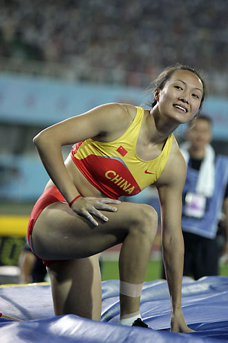 Zhou Yang of China smiles towards the crowd after clearing the bar at 4.30 meters during the women's pole vault final at the 11th IAAF World Junior Championships in Beijing August 18, 2006. Zhou won the gold in this event. 